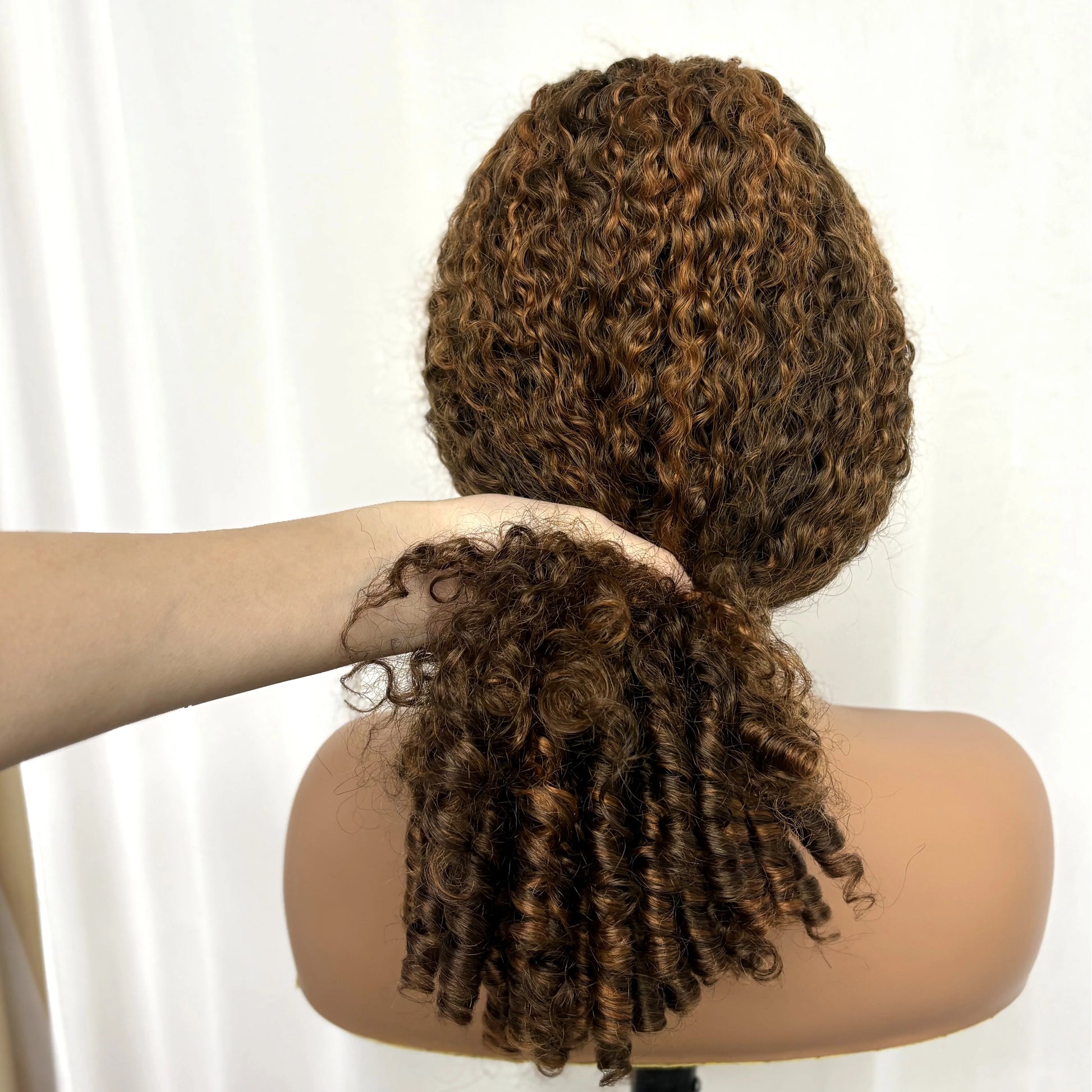 5x5 Glueless Highlight Burmese Bouncy Curly Human Hair Wigs 350% Density Lace Closure Pixie Curly Wigs for Women PrePlucked Remy